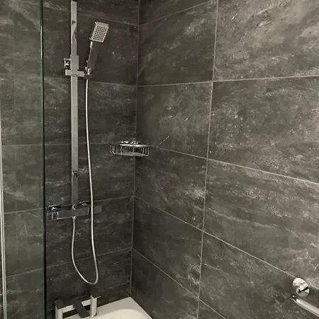 Newly Converted 3 Bedroom In Apartamento *