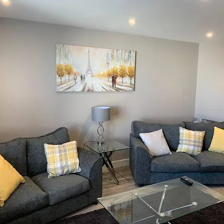 아파트 Newly Converted 3 Bedroom In *