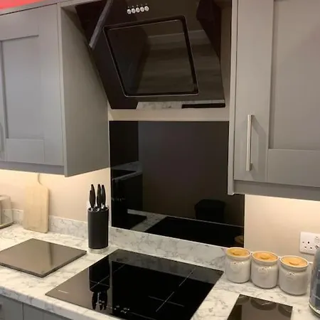 Newly Converted 3 Bedroom In 아파트 울버스톤