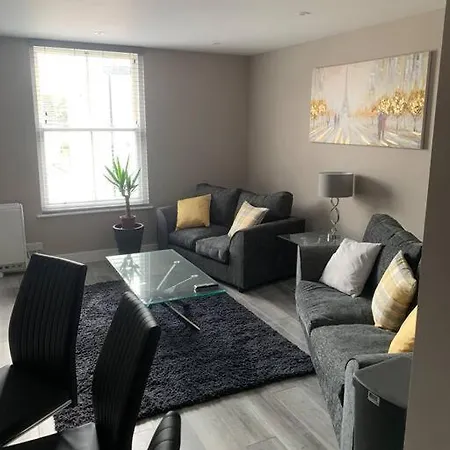 아파트 Newly Converted 3 Bedroom In 울버스톤
